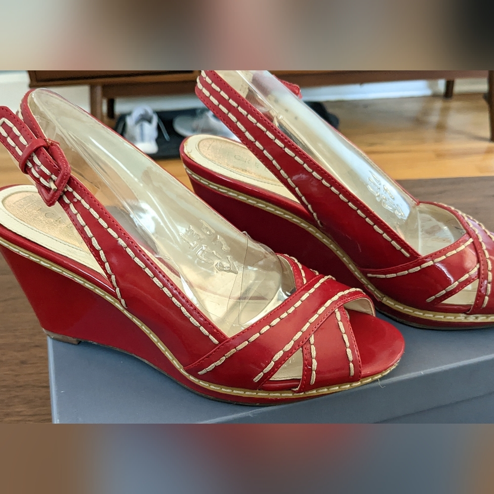 Red open-toed wedges